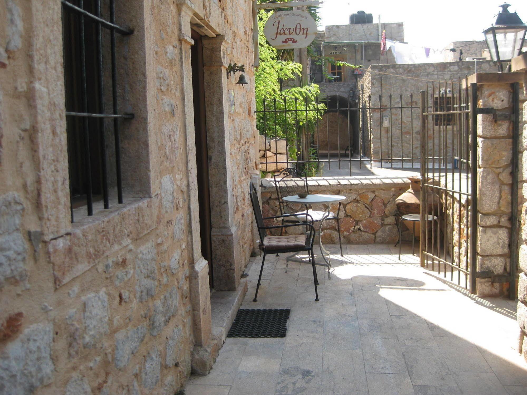 Traditional Hotel Ianthe Vessa ภายนอก รูปภาพ